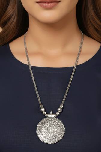  women round mandaliya silver plated necklace