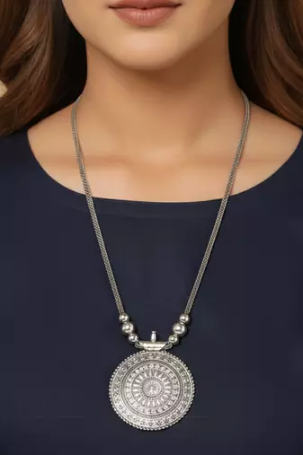 women round mandaliya silver plated necklace