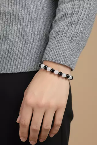  unisex black & white beaded bracelet