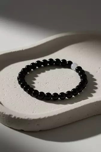  unisex black & white crystal beaded bracelet