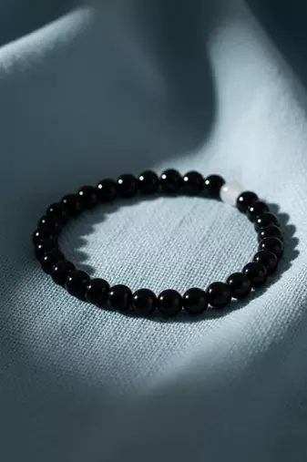  unisex black & white crystal beaded bracelet