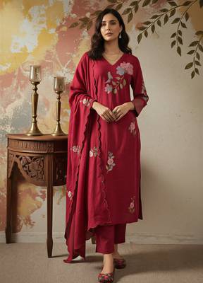 Red chanderi silk sequin v-neck kurta set with embroidered organza dupatta 1