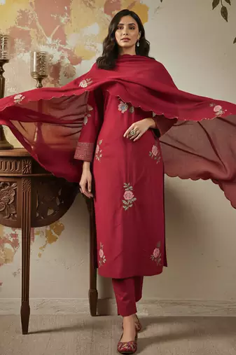 Red chanderi silk sequin v-neck kurta set with embroidered organza dupatta