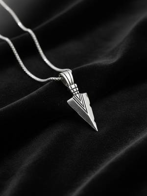  men's arrow shaped silver plated pendant with chain  2
