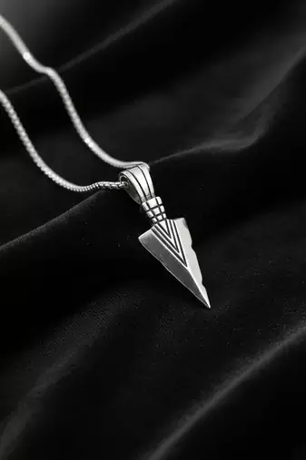  men's arrow shaped silver plated pendant with chain 