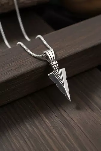  men's arrow shaped silver plated pendant with chain 