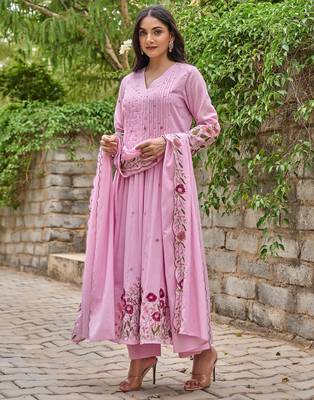 Pink chanderi silk sequin v-neck kurta set with embroidered chanderi dupatta 6