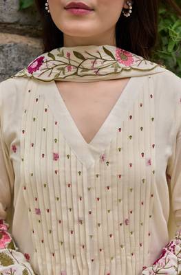 White chanderi silk sequin v-neck kurta set with embroidered chanderi dupatta 5