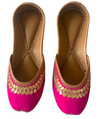 rani pink leather juttis with floral embroidered design 2