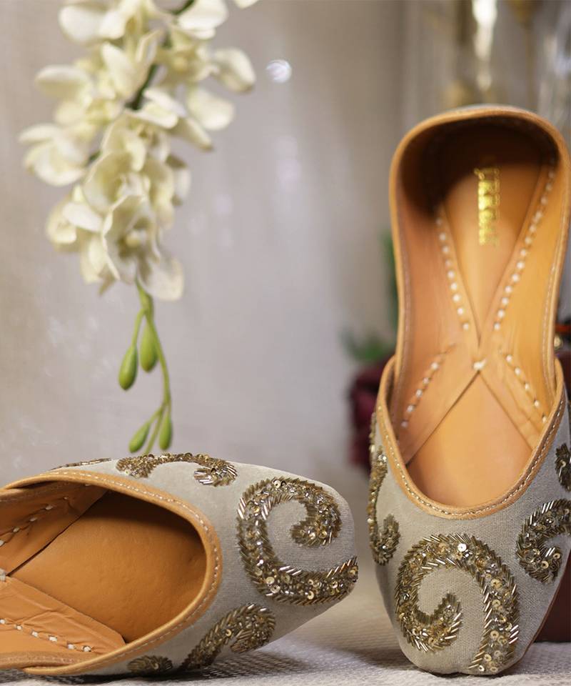 Grey embroidered leather juttis