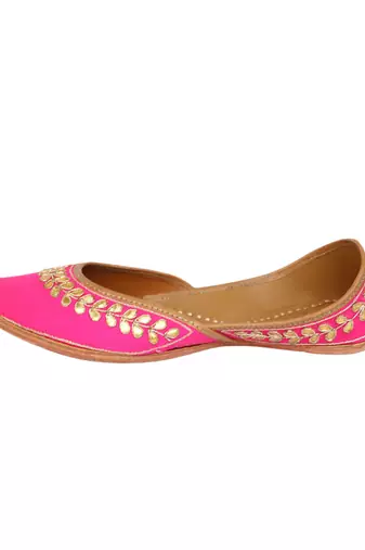 rani pink leather juttis with floral embroidered design