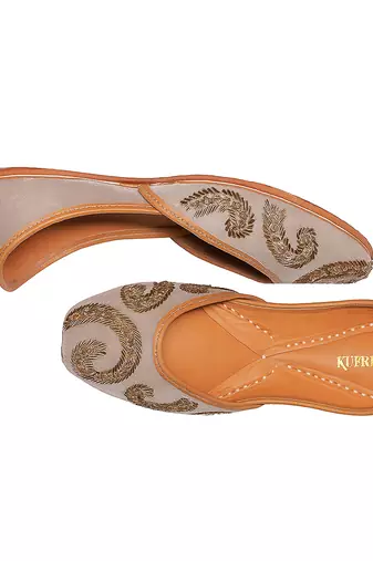 grey leather juttis with swirl embroidery design