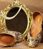 Gold embroidered leather juttis