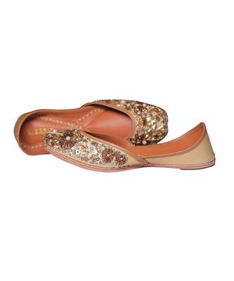 Gold embroidered leather juttis 5