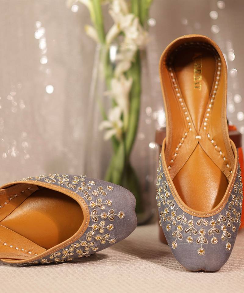 Grey embroidered leather juttis