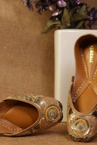 Multicolor embroidered leather juttis