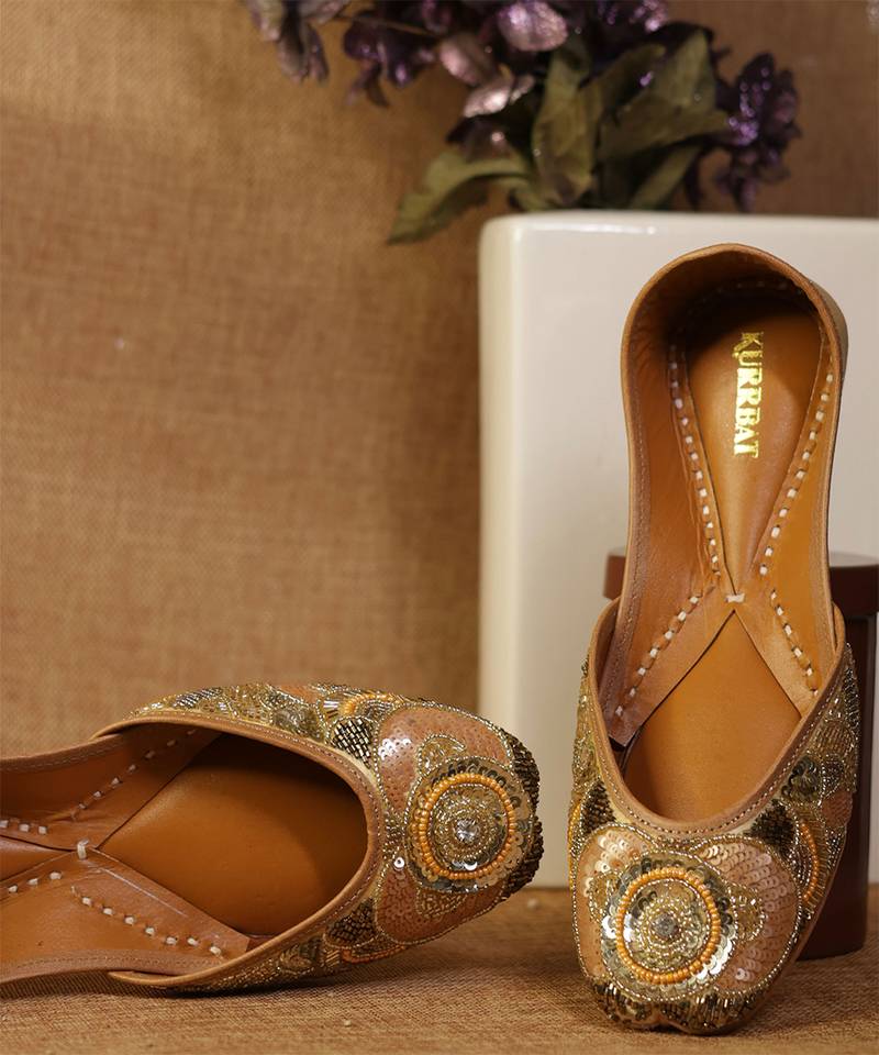 Multicolor embroidered leather juttis