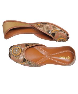 Multicolor embroidered leather juttis 2