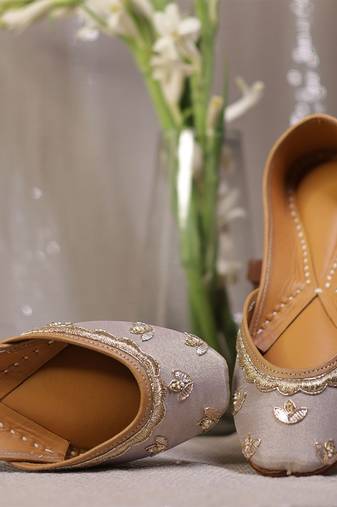 Silver grey embroidered leather juttis