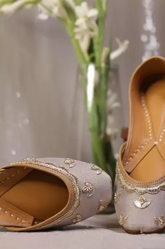 Silver grey embroidered leather juttis