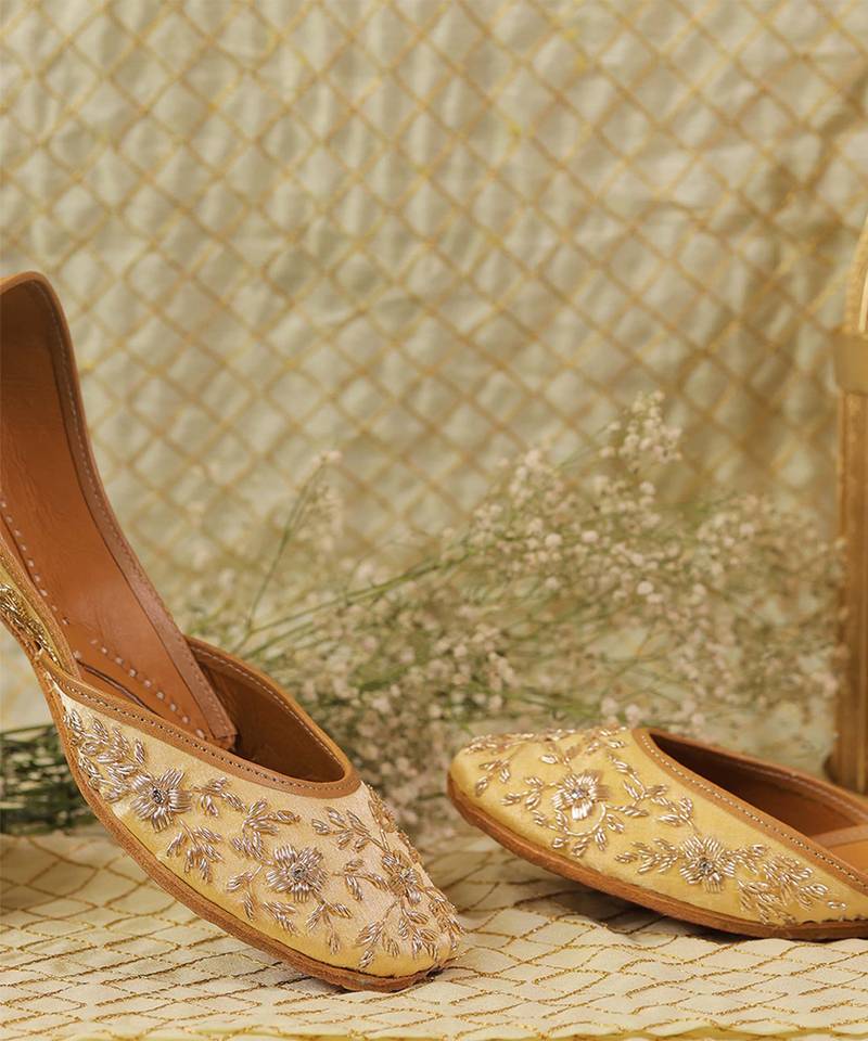 Gold embroidered leather juttis