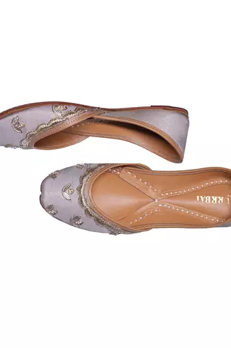 silver grey embroidered leather juttis for women
