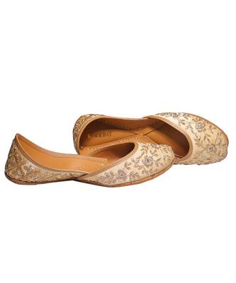 Gold embroidered leather juttis 2