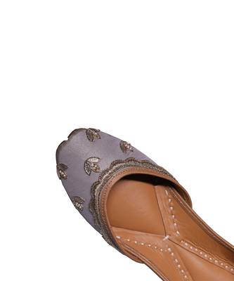 Silver grey embroidered leather juttis 5