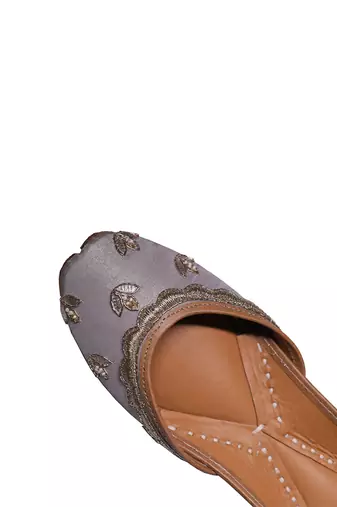 silver grey embroidered leather juttis for women