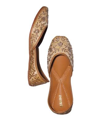 Gold embroidered leather juttis 5