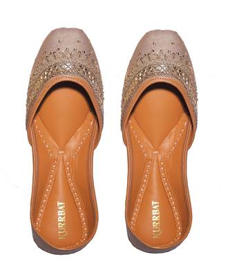 Muted gold embroidered leather juttis 2