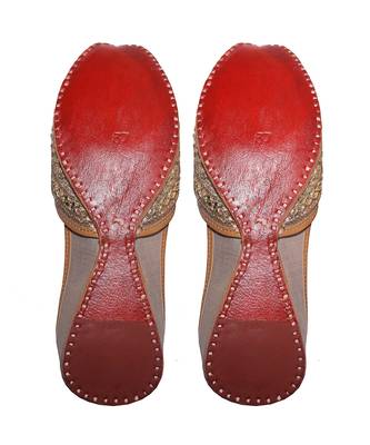 Muted gold embroidered leather juttis 3