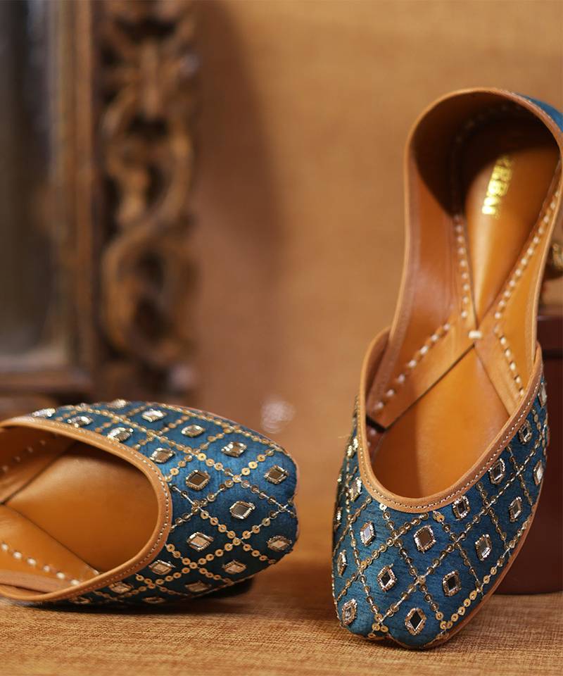Blue embroidered leather juttis