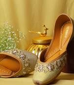 Metallic gold embroidered leather juttis