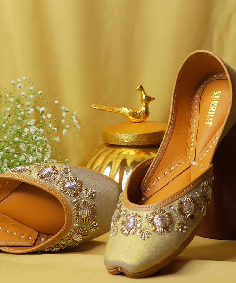 Metallic gold embroidered leather juttis