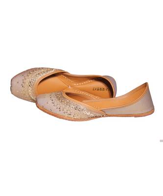 Muted gold embroidered leather juttis 4