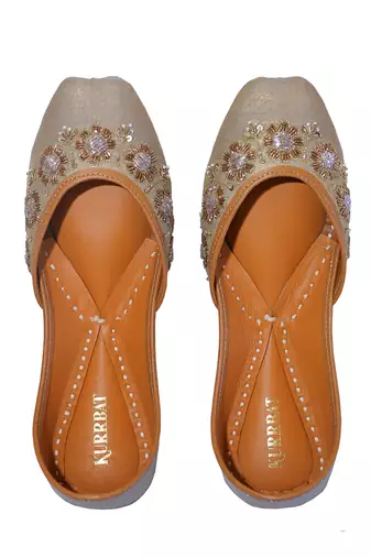 metallic gold embroidered leather juttis for women