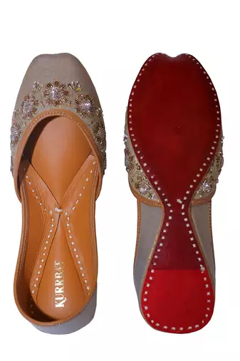 metallic gold embroidered leather juttis for women