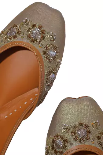metallic gold embroidered leather juttis for women