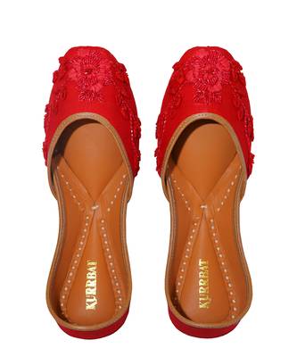 Red embroidered leather juttis 2
