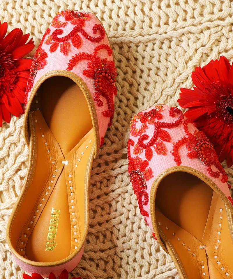 Pink embroidered leather juttis