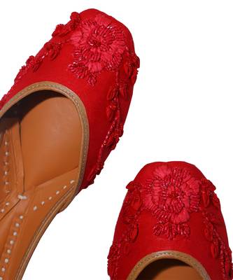 Red embroidered leather juttis 4