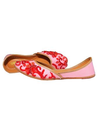 Pink embroidered leather juttis 3