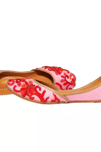 pink embroidered leather juttis with floral embroidery
