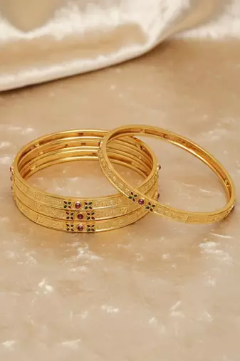  women set of 4 gold plated artificial stone bangle