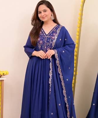 Navy blue chanderi silk sequin kurta pant set with embroidered chanderi dupatta 5