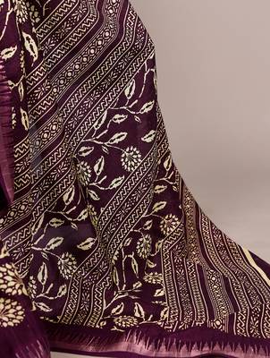 Slub silk saree with  floral print & silver zari 5