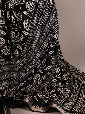 Slub silk saree with  floral print & silver zari 5