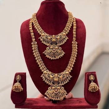 Exquisite handcrafted antique gold temple jewelry set - short choker, long haram & jhumka earrings 3
