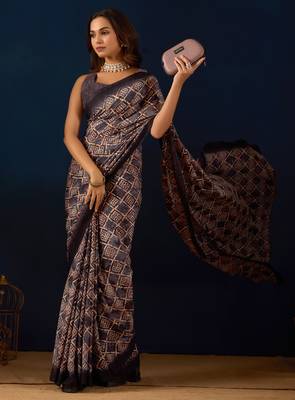 Purple geometric print silk festive ethnic saree with blouse 4
